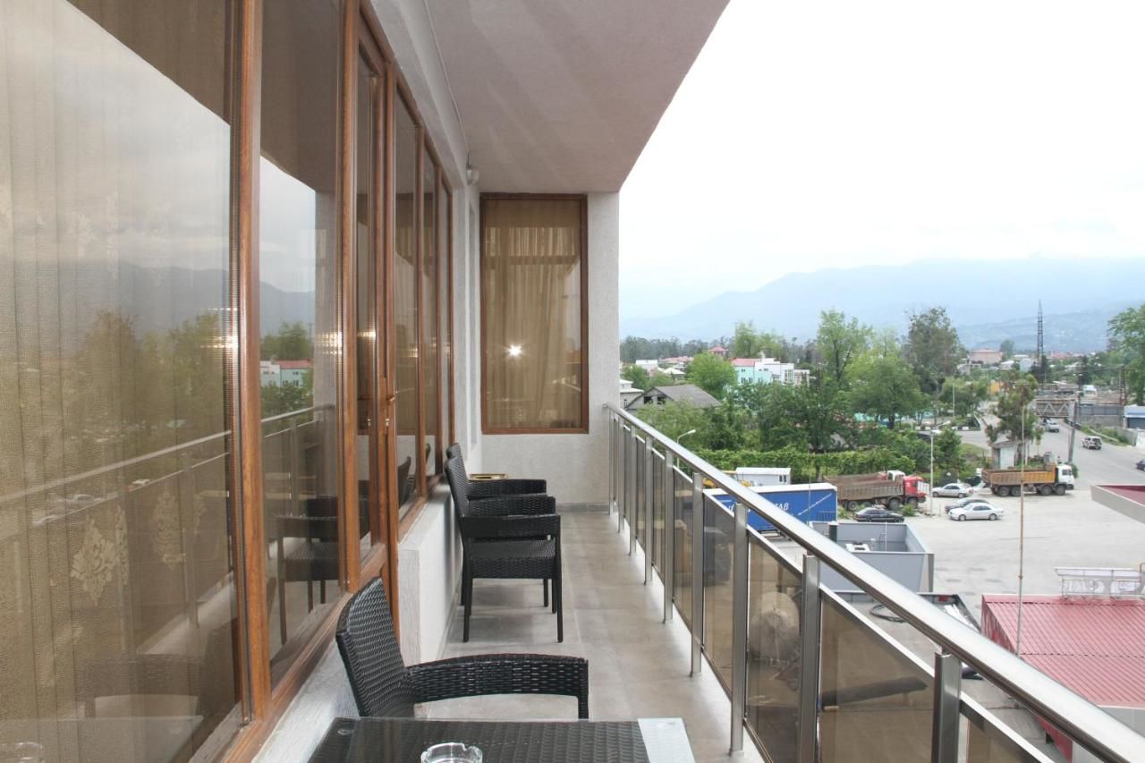 Отель Hotel 725 Батуми-9