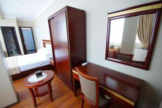 Отель Hotel 725 Батуми Большой двухместный номер с 1 кроватью-3