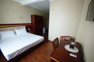Отель Hotel 725 Батуми Большой двухместный номер с 1 кроватью-5
