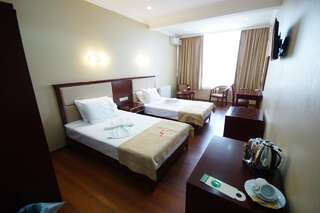 Отель Hotel 725 Батуми Просторный двухместный номер с 2 отдельными кроватями-2